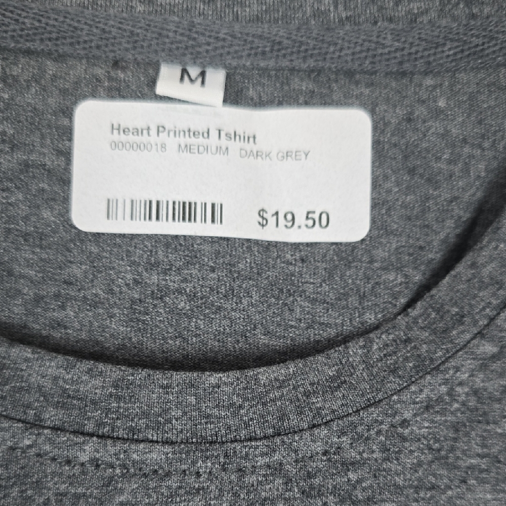 Heart Design Tee - Picture 2 of 4